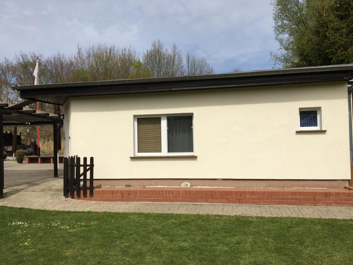 Schoener Ferienbungalow Umgeben Von Natur Und Nicht Weit Zur Ostsee Neubukow Exterior foto