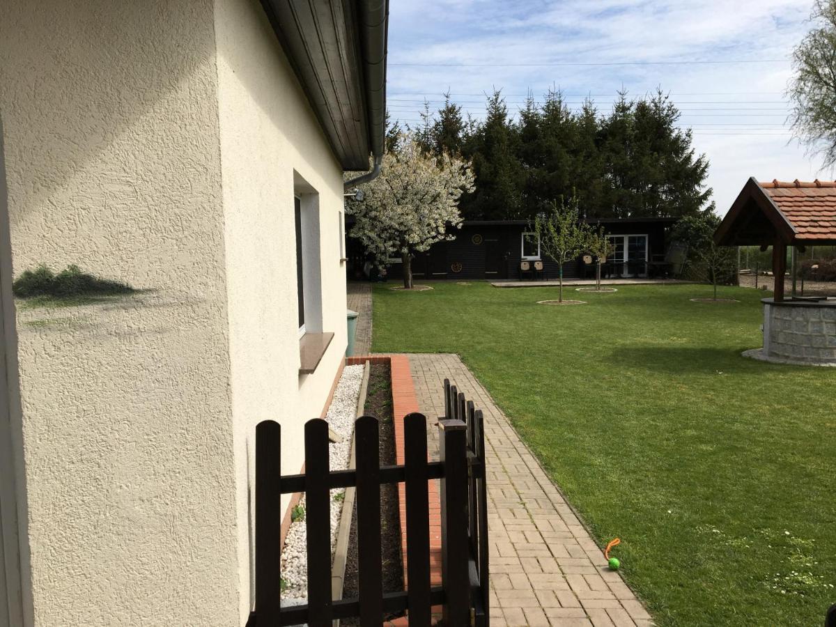 Schoener Ferienbungalow Umgeben Von Natur Und Nicht Weit Zur Ostsee Neubukow Exterior foto